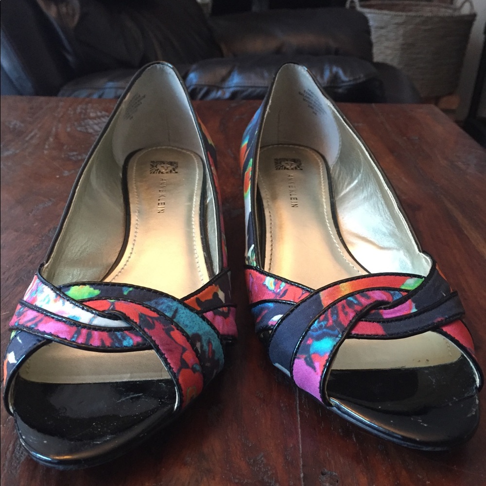 Anne Klein summer wedge shoe - size 9